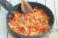 Фото приготовления рецепта: Рис с овощами и консервированной фасолью (в сковороде) - шаг №5