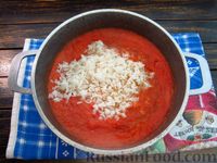 Фото приготовления рецепта: Томатный суп с рисом и зеленью - шаг №18