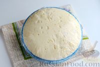 Фото приготовления рецепта: Дрожжевые пирожки на сыворотке, со свежим горохом (в духовке) - шаг №6