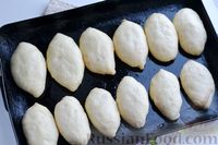Фото приготовления рецепта: Дрожжевые пирожки на сыворотке, со свежим горохом (в духовке) - шаг №9