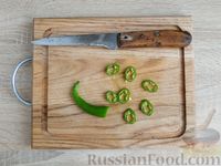 Фото приготовления рецепта: Пикантные маринованные помидоры, фаршированные чесноком и зеленью - шаг №6