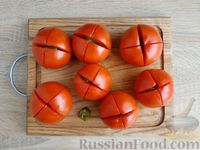 Фото приготовления рецепта: Пикантные маринованные помидоры, фаршированные чесноком и зеленью - шаг №7