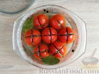 Фото приготовления рецепта: Пикантные маринованные помидоры, фаршированные чесноком и зеленью - шаг №14