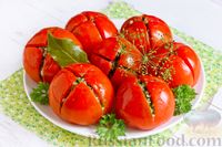 Фото приготовления рецепта: Пикантные маринованные помидоры, фаршированные чесноком и зеленью - шаг №15