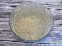 Фото приготовления рецепта: Творожный пирог с персиками, цедрой и сметанной заливкой - шаг №10