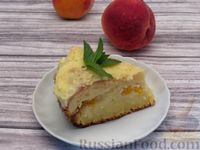 Фото приготовления рецепта: Творожный пирог с персиками, цедрой и сметанной заливкой - шаг №17