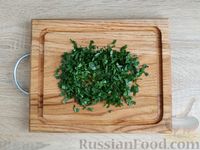Фото приготовления рецепта: Пикантный салат из помидоров, моркови и лука - шаг №5