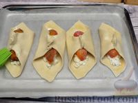 Фото приготовления рецепта: Слойки с творогом и абрикосами - шаг №5