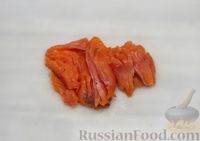 Фото приготовления рецепта: Лаваш с красной рыбой, огурцом и плавленым сыром - шаг №2