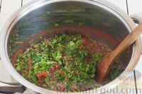 Фото приготовления рецепта: Томатный соус с чесноком, зеленью и пряностями (на зиму) - шаг №6