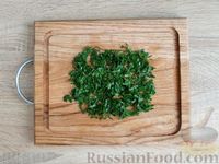 Фото приготовления рецепта: Салат из капусты с колбасой и огурцами - шаг №6