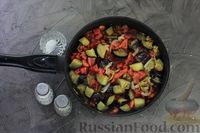 Фото приготовления рецепта: Баклажаны, тушенные с помидорами и луком - шаг №8