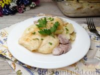 Фото к рецепту: Филе индейки, запечённое с картофелем и соусом бешамель