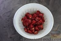 Фото приготовления рецепта: Салат из баклажанов с огурцами и перцем, в томатном соусе (на зиму) - шаг №2