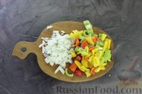 Фото приготовления рецепта: Салат из баклажанов с огурцами и перцем, в томатном соусе (на зиму) - шаг №4