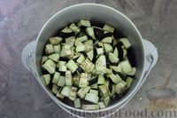 Фото приготовления рецепта: Салат из баклажанов с огурцами и перцем, в томатном соусе (на зиму) - шаг №9