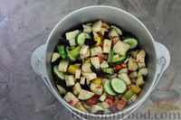 Фото приготовления рецепта: Салат из баклажанов с огурцами и перцем, в томатном соусе (на зиму) - шаг №10