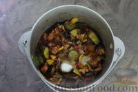 Фото приготовления рецепта: Салат из баклажанов с огурцами и перцем, в томатном соусе (на зиму) - шаг №15
