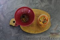 Фото приготовления рецепта: Салат из баклажанов с огурцами и перцем, в томатном соусе (на зиму) - шаг №17