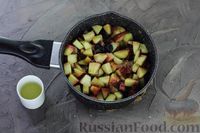 Фото приготовления рецепта: Пряный соус (чатни) из персиков с изюмом и луком (на зиму) - шаг №6