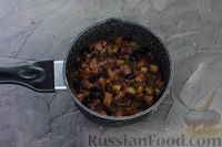 Фото приготовления рецепта: Пряный соус (чатни) из персиков с изюмом и луком (на зиму) - шаг №10