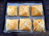 Фото приготовления рецепта: Слоёные пирожки-конвертики с тушёной капустой (в духовке) - шаг №12