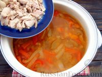 Фото приготовления рецепта: Суп с баклажанами, курицей и спагетти - шаг №18