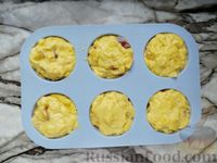 Фото приготовления рецепта: Кексы с персиками - шаг №9