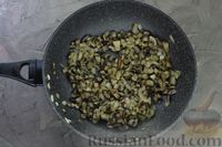Фото приготовления рецепта: Помидоры, фаршированные шампиньонами, беконом и сыром (в духовке) - шаг №5