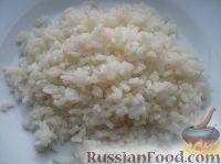 Фото приготовления рецепта: Салат "Рыбочка" с рисом и консервированной кукурузой - шаг №1