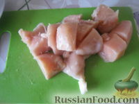 Фото приготовления рецепта: Канапе с красной икрой и сырным салатом - шаг №8