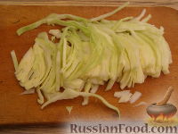 Фото приготовления рецепта: Салат из капусты с говядиной и маринованными грибами - шаг №1