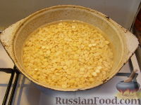 Фото приготовления рецепта: Густой гороховый суп с копченой колбасой - шаг №1