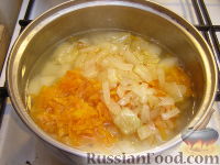 Фото приготовления рецепта: Густой гороховый суп с копченой колбасой - шаг №8