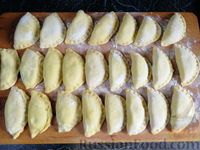Фото приготовления рецепта: Вареники с брокколи и сыром фета - шаг №14