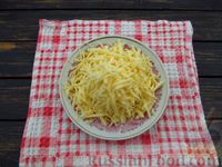 Фото приготовления рецепта: Картофельные котлеты с болгарским перцем и сырной начинкой - шаг №12