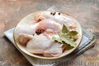 Фото приготовления рецепта: Курица, запечённая с ежевичным соусом - шаг №2