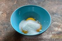 Фото приготовления рецепта: Манник с творогом, персиками и маком - шаг №8