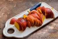Фото приготовления рецепта: Манник с творогом, персиками и маком - шаг №16