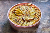 Фото приготовления рецепта: Манник с творогом, персиками и маком - шаг №18