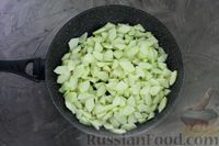 Фото приготовления рецепта: Салат с крабовыми палочками, сыром и яичными блинчиками - шаг №14