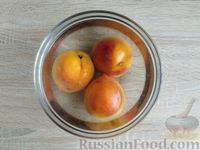 Фото приготовления рецепта: Творожный мусс с персиками - шаг №4