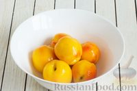 Фото приготовления рецепта: Компот из персиков с дыней и мятой (на зиму) - шаг №2