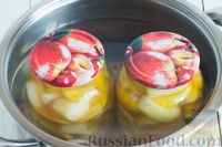 Фото приготовления рецепта: Компот из персиков с дыней и мятой (на зиму) - шаг №9