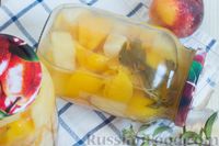 Фото приготовления рецепта: Компот из персиков с дыней и мятой (на зиму) - шаг №11