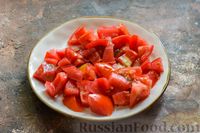 Фото приготовления рецепта: Индейка, тушенная с баклажанами, кабачками и помидорами (на сковороде) - шаг №7