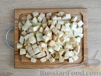 Фото приготовления рецепта: Картошка, жаренная с баклажанами - шаг №2