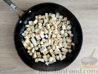 Фото приготовления рецепта: Картошка, жаренная с баклажанами - шаг №3