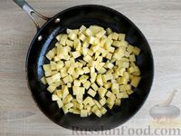 Фото приготовления рецепта: Картошка, жаренная с баклажанами - шаг №7