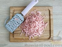 Фото приготовления рецепта: Баклажаны, запечённые с помидорами, колбасой и сыром - шаг №9